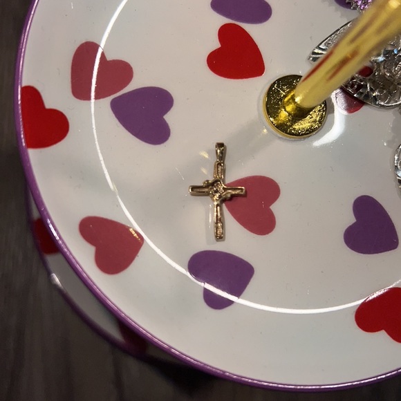 10k gold 3 diamond cross pendant - Picture 5 of 8